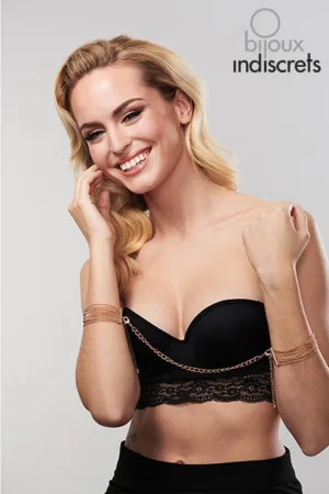 Menottes de mailles métalliques dorées - 94edenstreet.com - sexshop en ligne