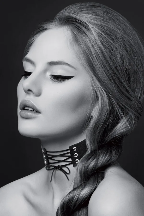 Collier large lacé devant – Bijoux pour toi - 94edenstreet.com - sexshop en ligne
