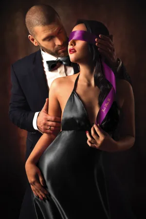 Bandeau BDSM satin pourpre – Sweet Caress - 94edenstreet.com - sexshop en ligne