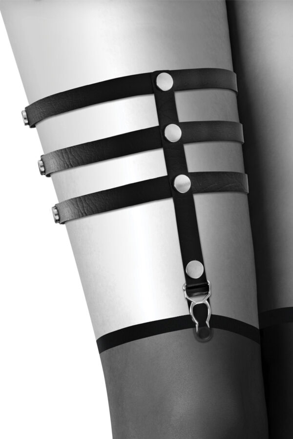 Jarretière ajustable avec rivets - 94edenstreet.com - sexshop en ligne